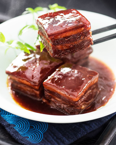 古法制作红烧肉,不腻而滋味醇厚,软糯咸甜香，吹弹可破入口即化，超级经典的红烧肉。