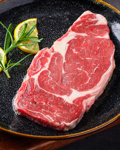肉质细嫩，容易有大理石花纹沉积。上脑脂肪交杂均匀，有明显花纹。适合涮、 煎、烤，涮牛肉火锅。