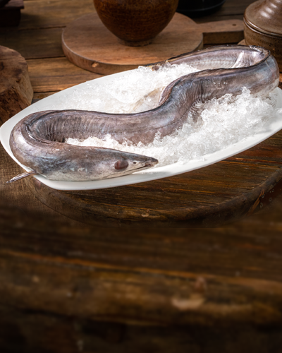 鳗鱼被制成“风鳗”，不用添加多余调料，只用适量海盐腌制，就可保留鲜美的原味，食用时用清水洗之即可蒸食。